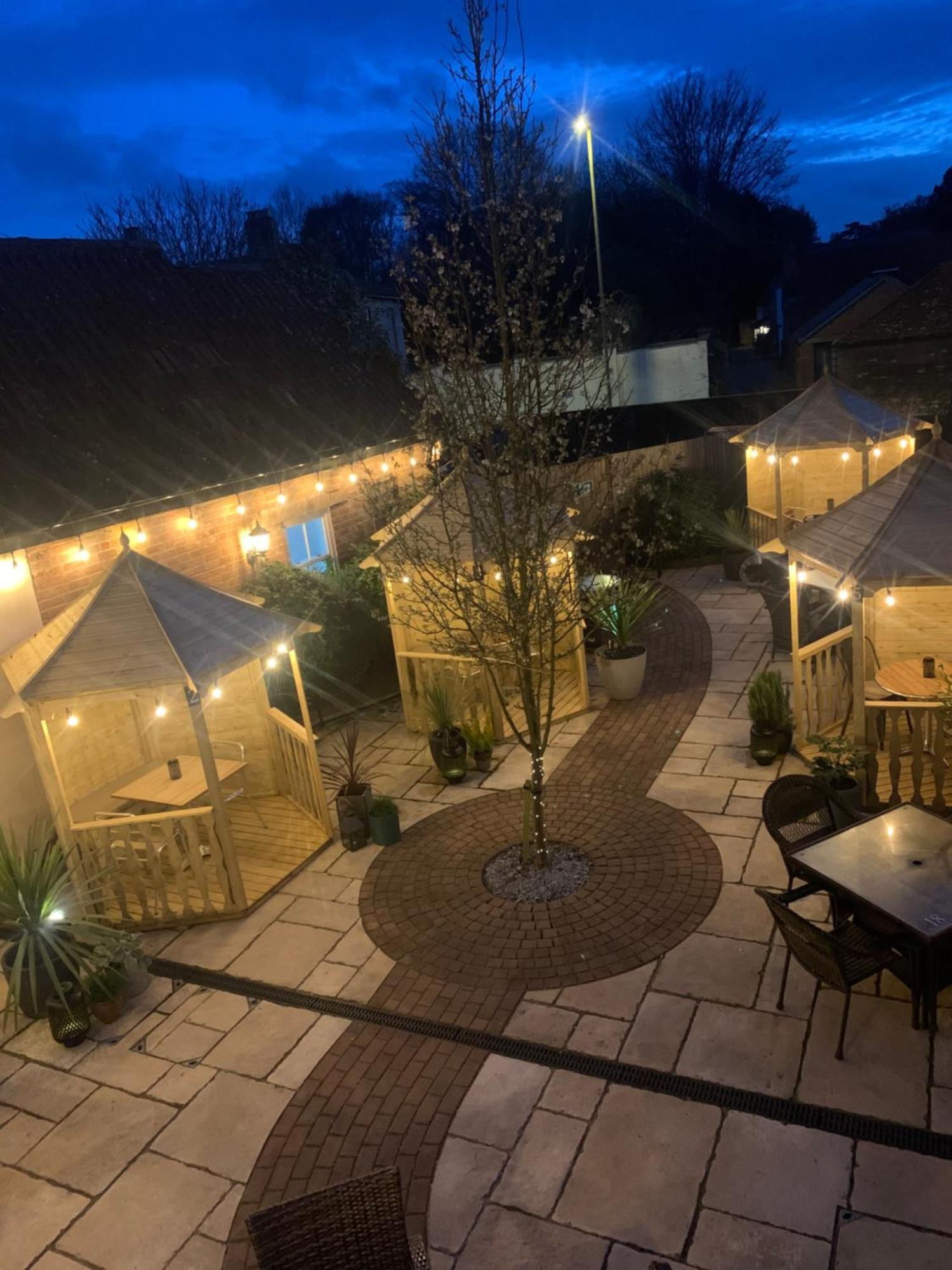 Greyhound Inn Wilton Wilton  Extérieur photo