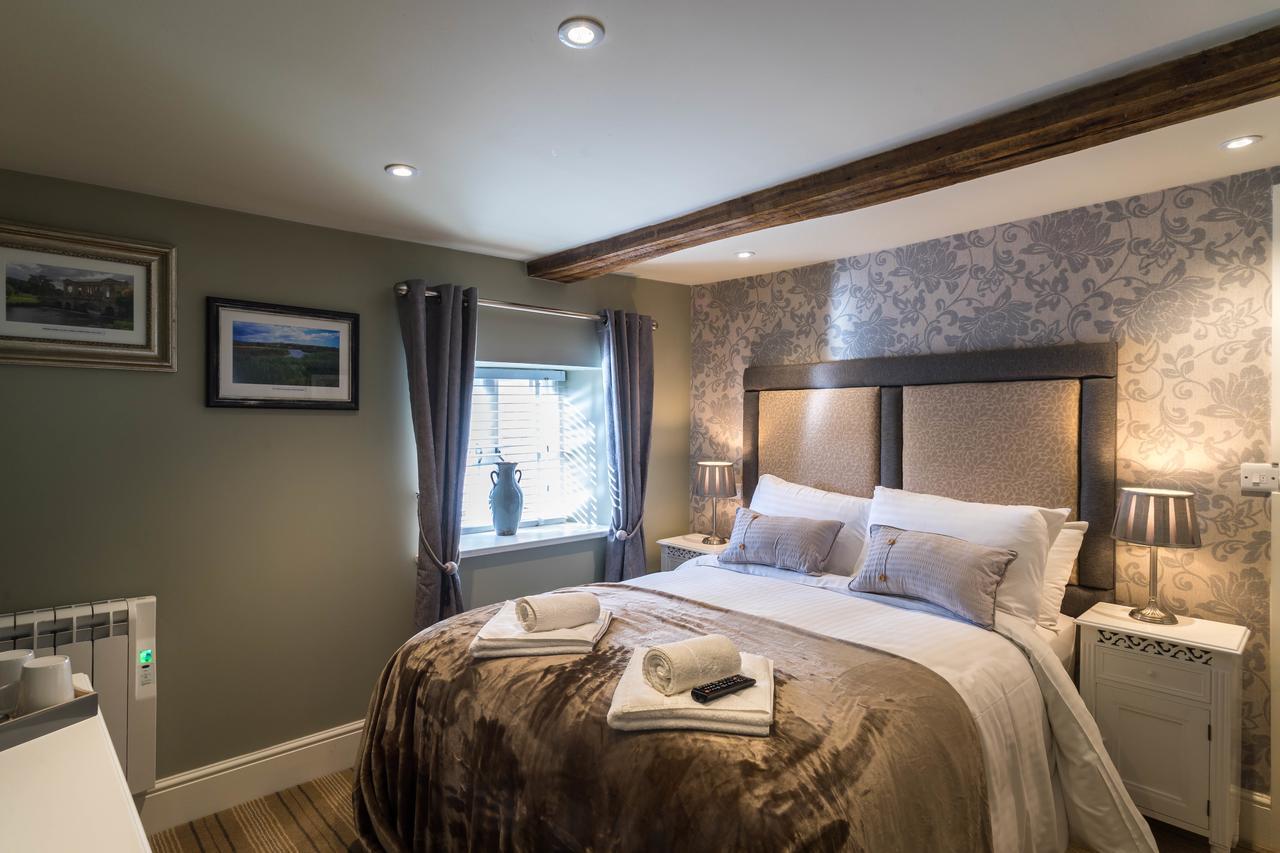 Greyhound Inn Wilton Wilton  Extérieur photo