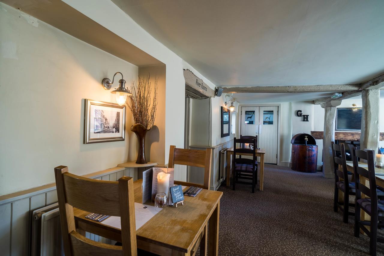 Greyhound Inn Wilton Wilton  Extérieur photo