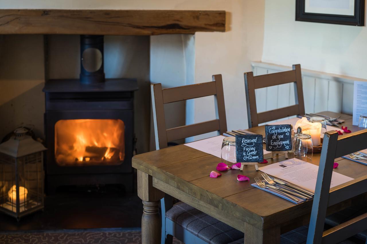 Greyhound Inn Wilton Wilton  Extérieur photo