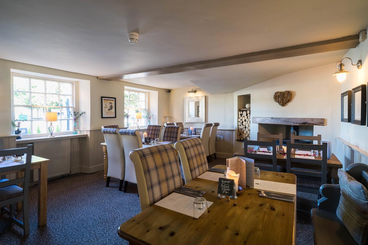 Greyhound Inn Wilton Wilton  Extérieur photo