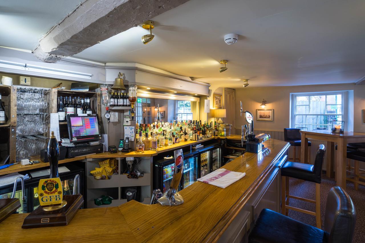 Greyhound Inn Wilton Wilton  Extérieur photo