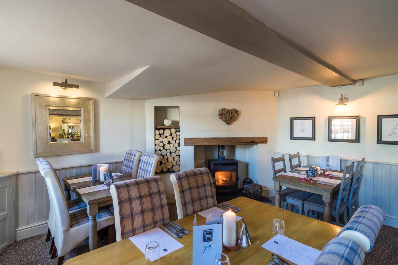Greyhound Inn Wilton Wilton  Extérieur photo